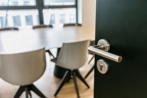 Am Rochereuil Menuisier Au Rheu Pres De Rennes La Salle De Reunion Est Un Espace De Travail